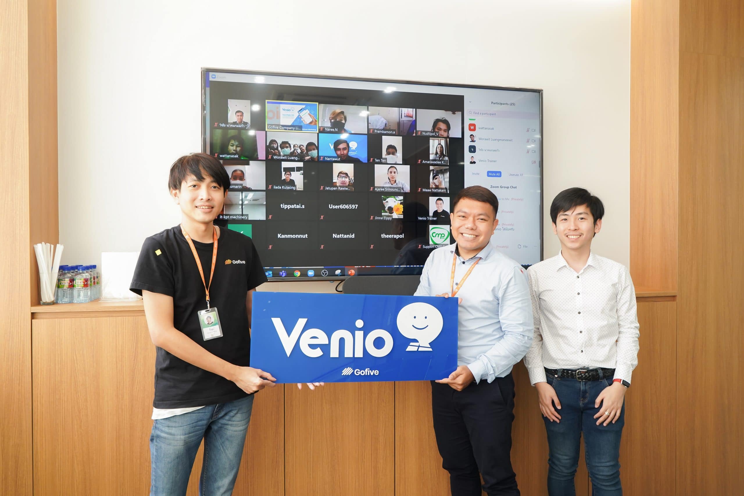 Venio team and representative taking a photo together with customers on Venio Live Refresh Workshop